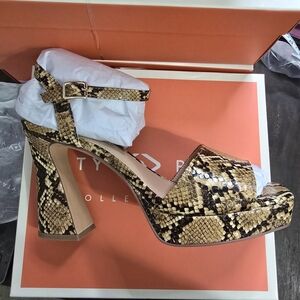Size 10! NWTS, Katy Perry Collections Brown & Tan Snakeskin Sandals